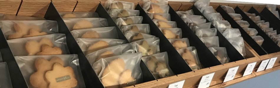 兵庫県芦屋市にあるパティスリープランです。店内のショーケースには20種類以上のケーキや10種類以上のマカロン、また、贈り物に最適な焼き菓子を販売しております。
